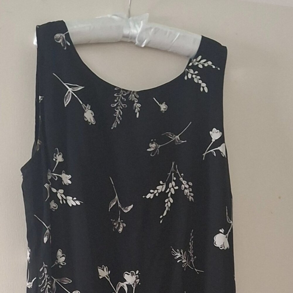 Size 8 Valerie Stevens 100% Silk Blk & Wht print maxi dress